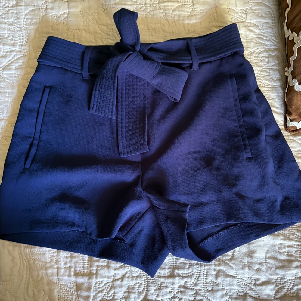 Aritzia Wilfred tie front shorts 3 inch in navy size 6